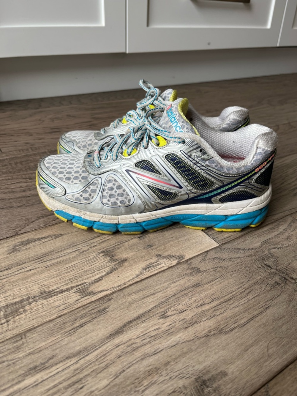 New Balance Women's White, Blue & Yellow Running Shoes size 9